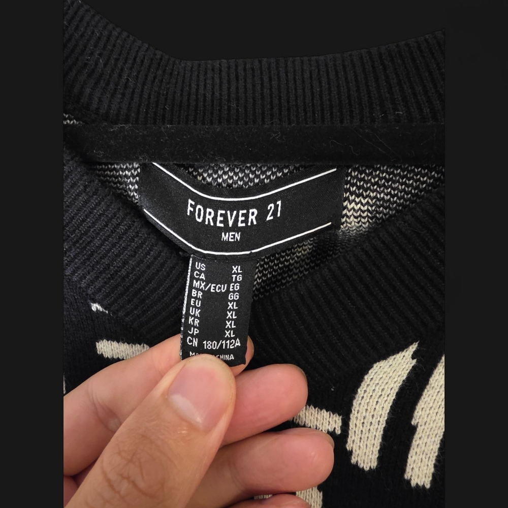 Forever 21 Black and White V-Neck Sweater Vest - Picture 2 of 4